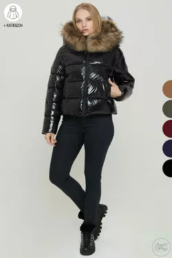 Зимняя куртка больших размеров средней длины лаковая с мехом и капюшоном – P0277